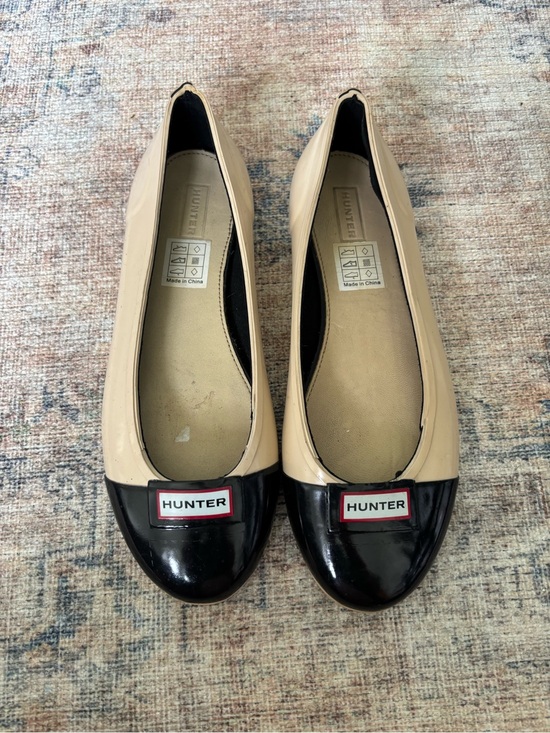 Hunter Shoes - Hunter Two-Tone Beige and Black Cap-Toe Ballet Flats